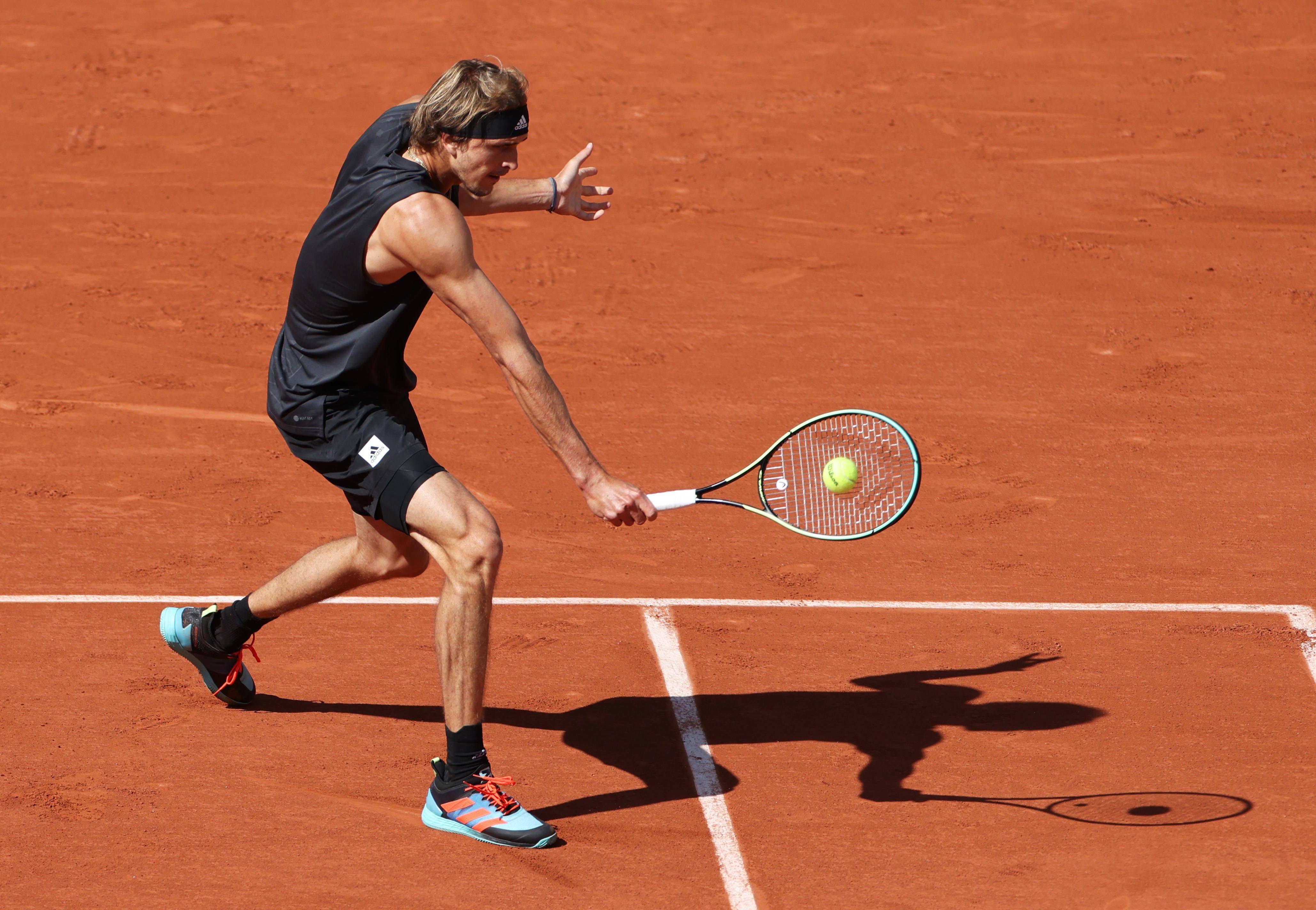 包含美国网球队绝地反击世界网球队，兹维列夫打破历史纪录的词条