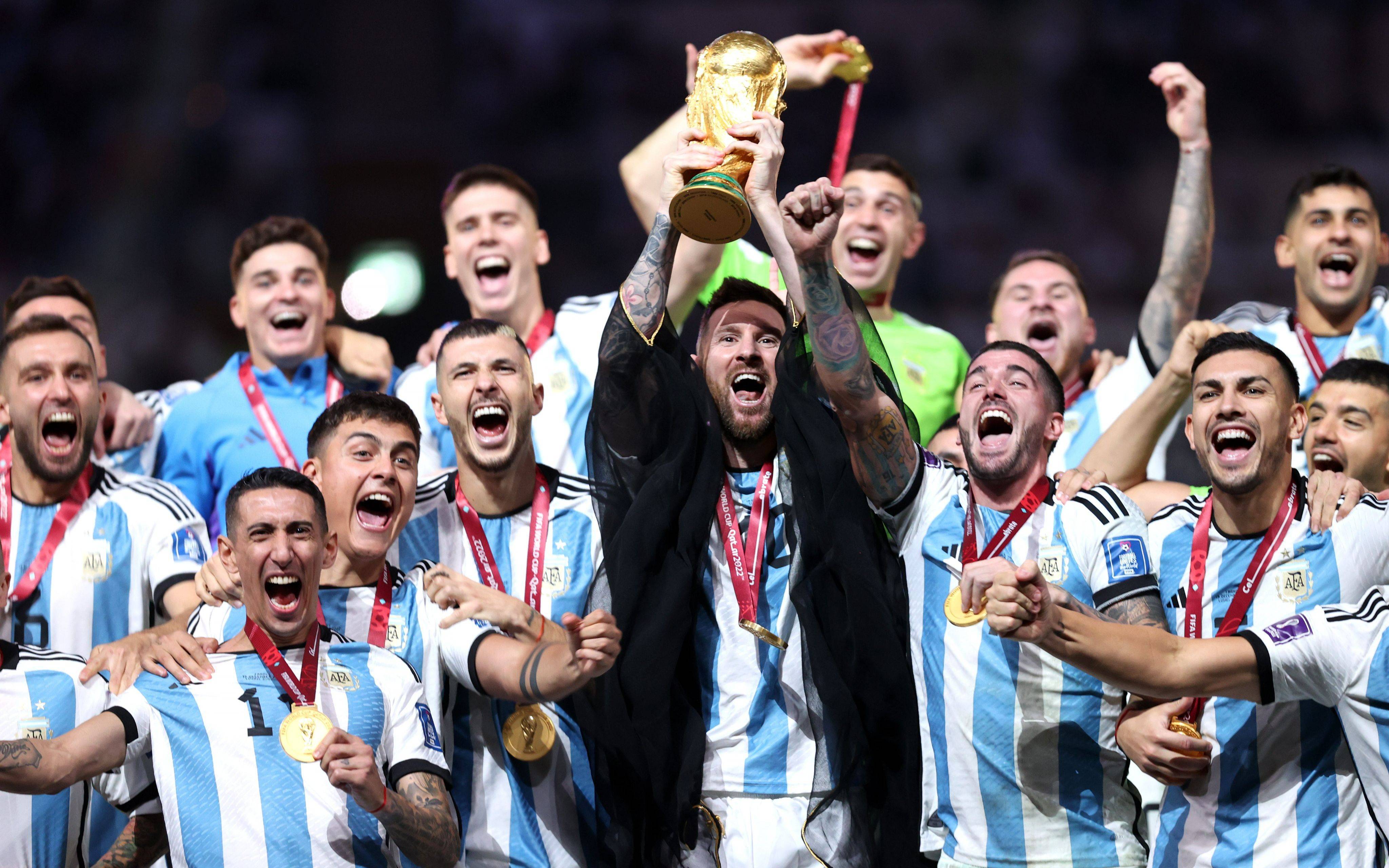 包含哥伦比亚鏖战克罗地亚，马夏尔三分雨点燃全场的词条