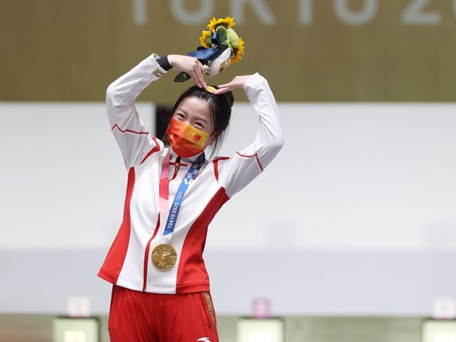 包含新西兰女子业余拳击选手问鼎金牌，打出拳极为漂亮的词条