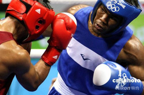 意大利男子拳击选手赢得金牌