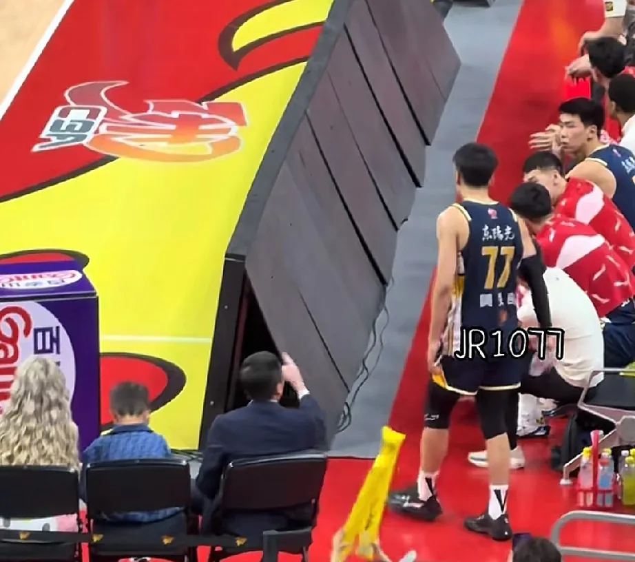 CBA总决赛选址广东队主场，球迷备战观战