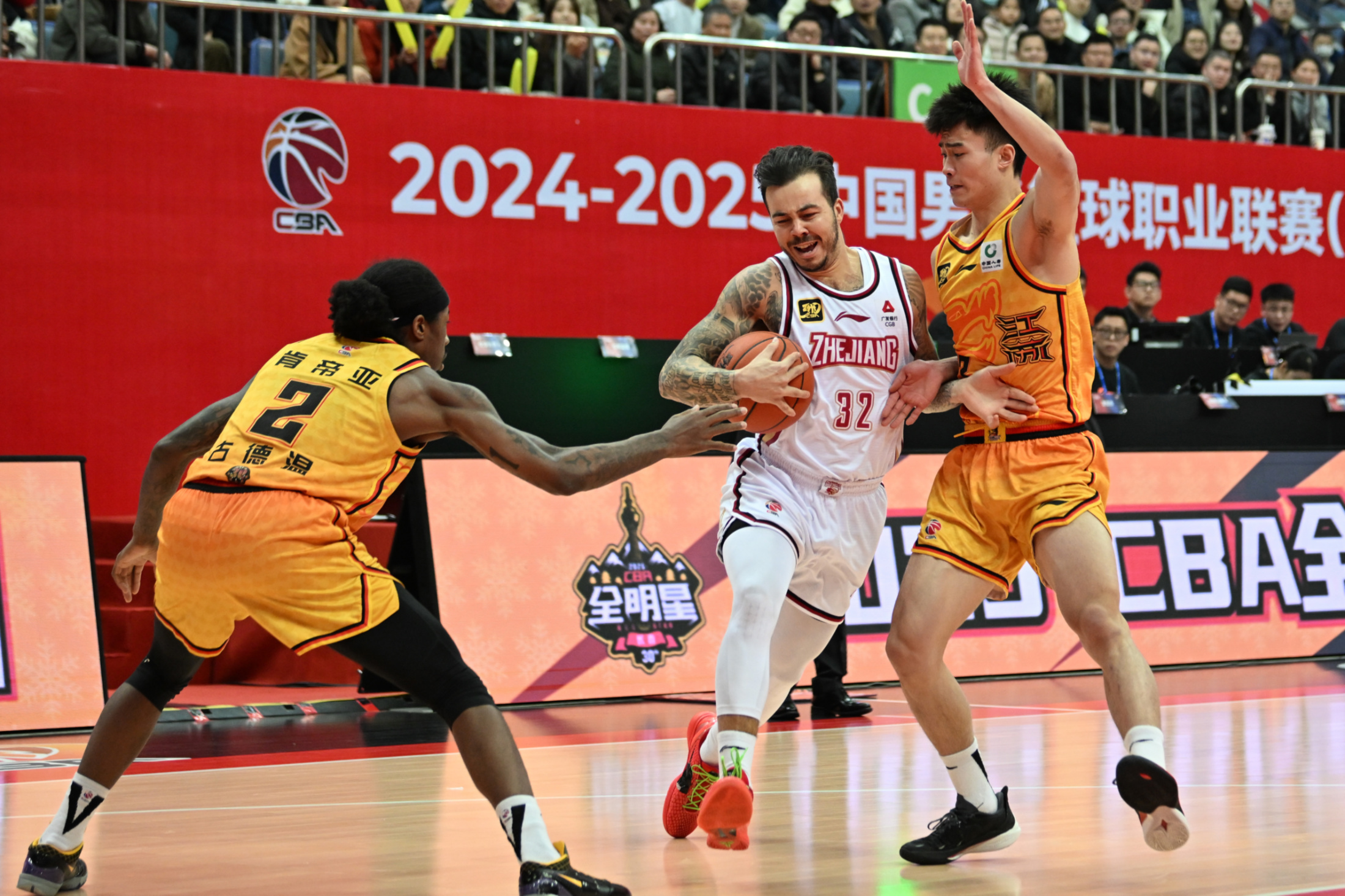 篮球联赛新赛季进展引人期待不已