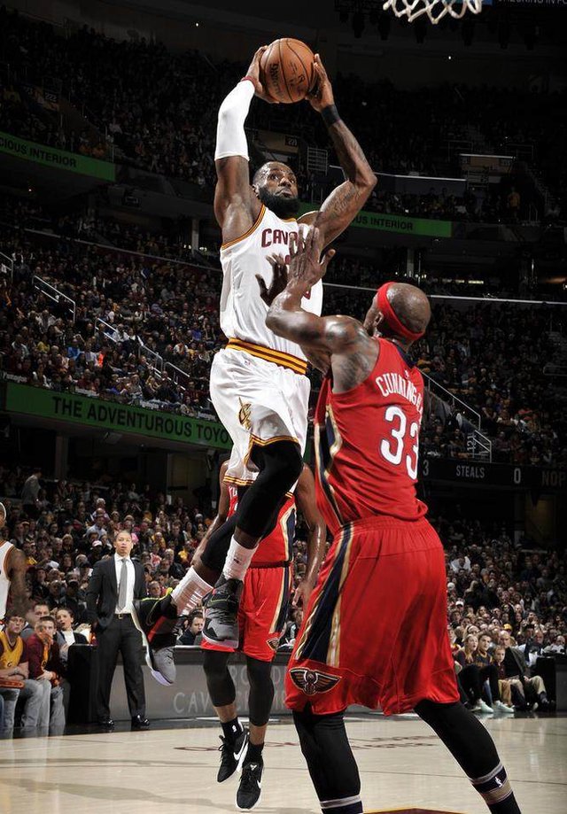 青岛队完胜公牛，浓眉哥关键制胜