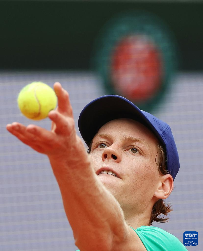 法网轻取戴维斯杯，辛纳高光表现