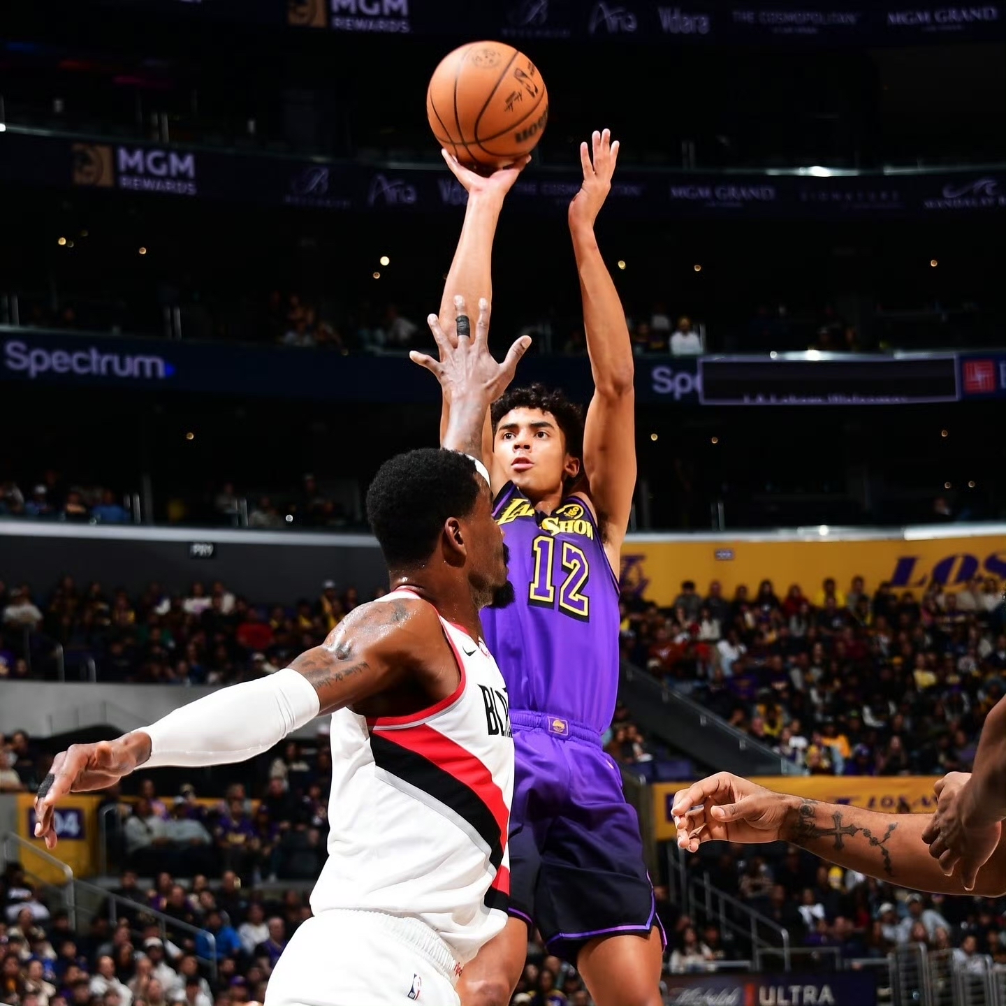 凯尔特人B队翻盘湖人，恩比德爆发神勇的简单介绍