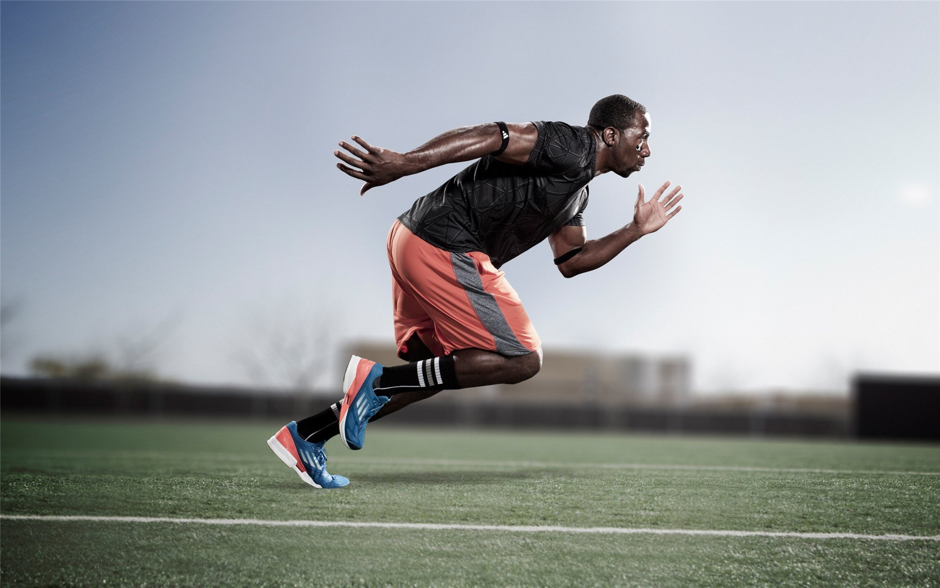 欧冠半决赛之夜，奥亚尔萨瓦尔防守端锁死对手的艺术